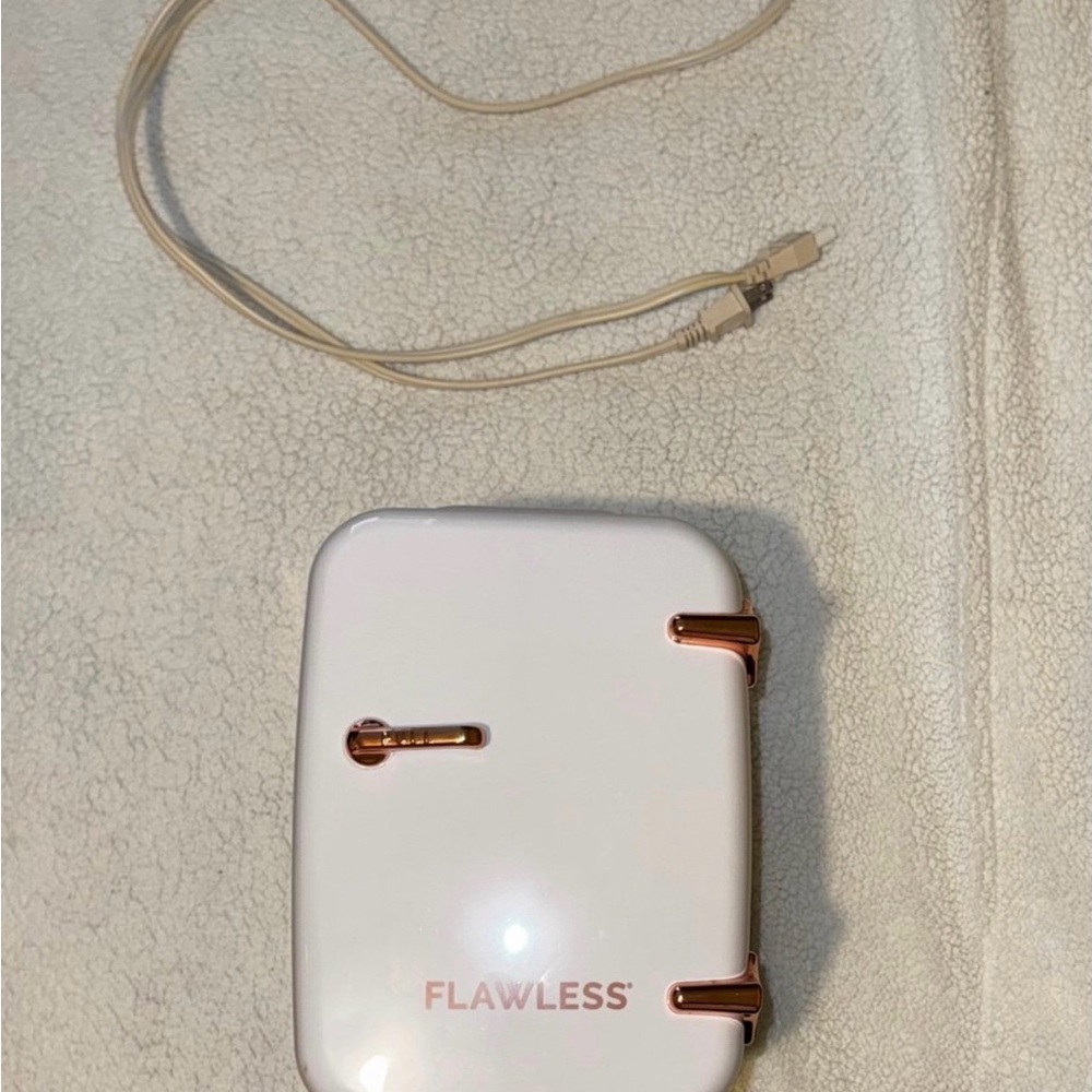 Flawless White Portable Beauty Device